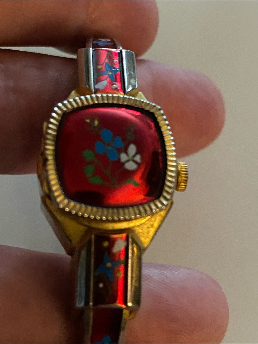 SWISS MADE Gold-Tone Red Floral Enamel Bangle Bracelet! Beautiful! - Picture 7 of 9